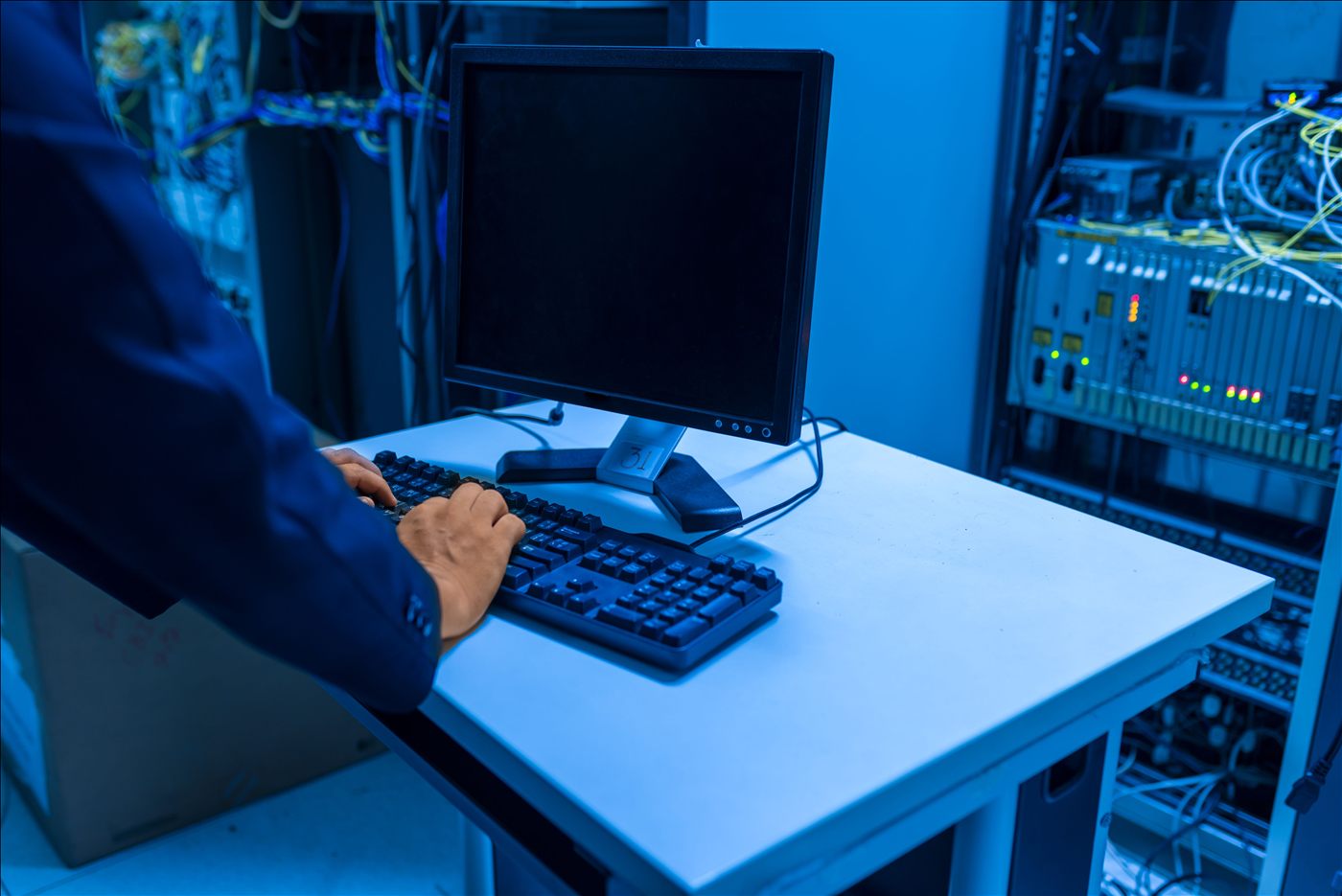 Técnico monitorando infraestrutura